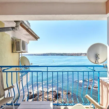 1bd Flat With A Stunning Sea View In By Flаt Manаger